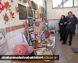 بازدید دکتر رحیمی از نمایشگاه آثار هنری دانشجویان پردیس شهید باهنر شهرکرد  5