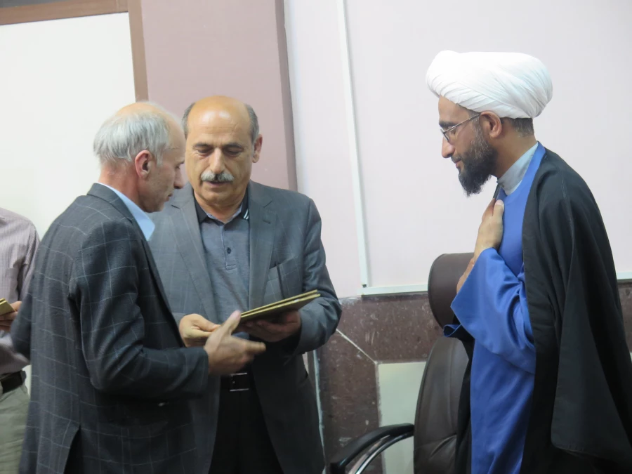 برگزاری جلسه تقدیر از همکاران جانباز 
 2