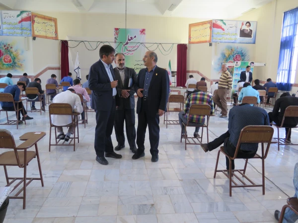 بازدید  دکتر رحیمی از حوزه های امتحانات  دانشجویی  5