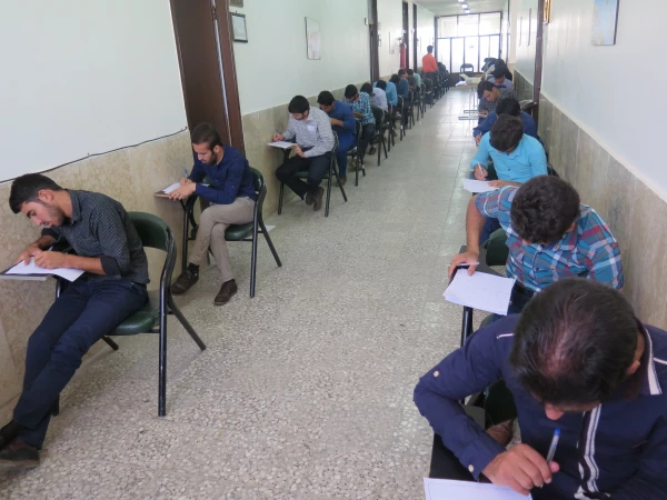 بازدید  دکتر رحیمی از حوزه های امتحانات  دانشجویی  6