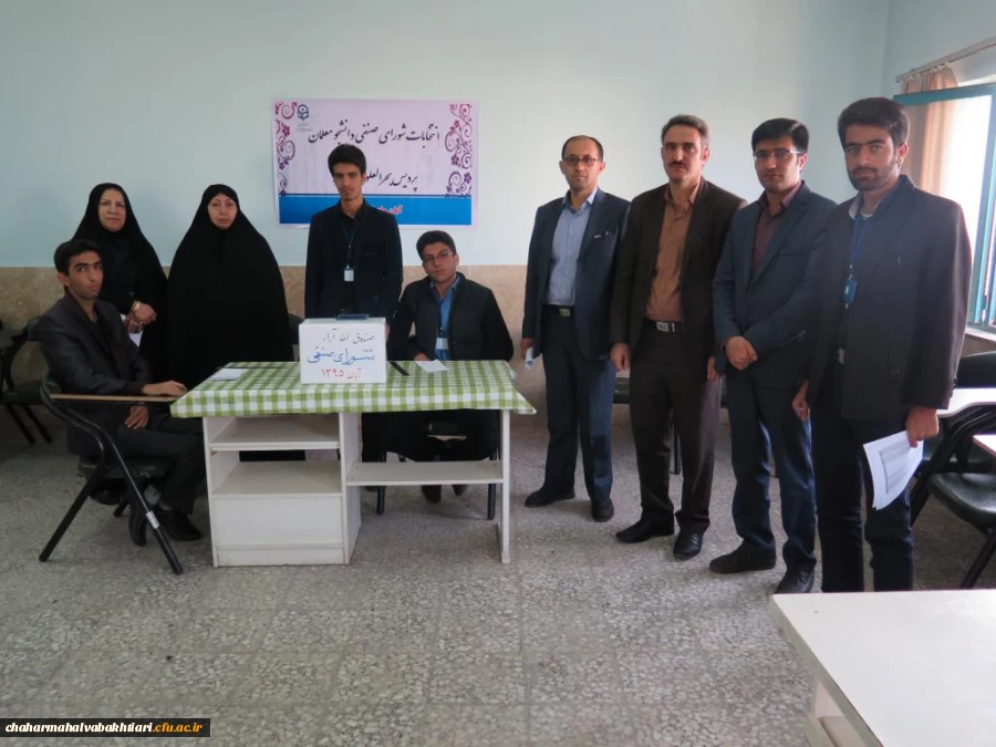 بازدید دکتر رحیمی از انتخابات شورای صنفی پردیس بحر العلوم  5