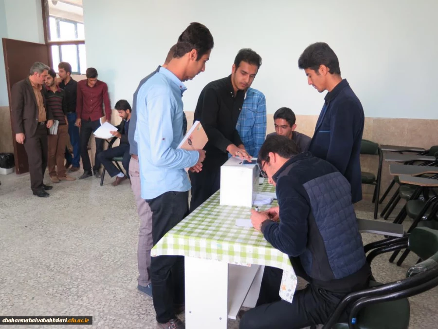 بازدید دکتر رحیمی از انتخابات شورای صنفی پردیس بحر العلوم  6