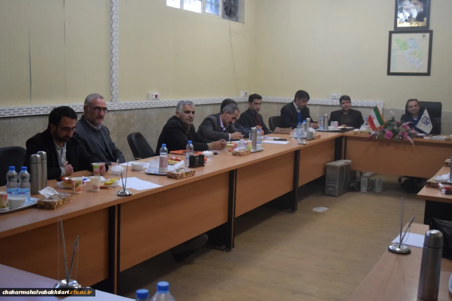 نشست صمیمی دکتر طاهری نیا با اعضای هیات علمی