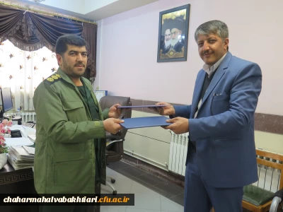 تفاهم نامه همکاری دانشگاه فرهنگیان استان چهارمحال و بختیاری با اداره کل حفظ آثار و نشر ارزش های دفاع مقدس