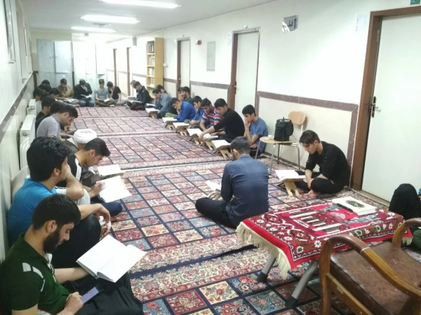 جزءخوانی قرآن در سراهای دانشجویی