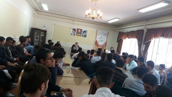 حضور استاد اخلاق حجت الاسلام همتیان در مرکز شهید رجایی فرخشهر