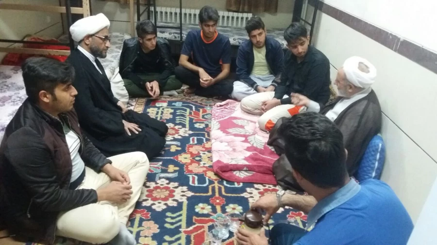 حضور استاد اخلاق حجت الاسلام همتیان در سراهای دانشجویی