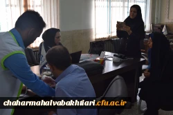 گرفتن فشار خون کارکنان و استادان با همکاری دانشگاه علوم پزشکی