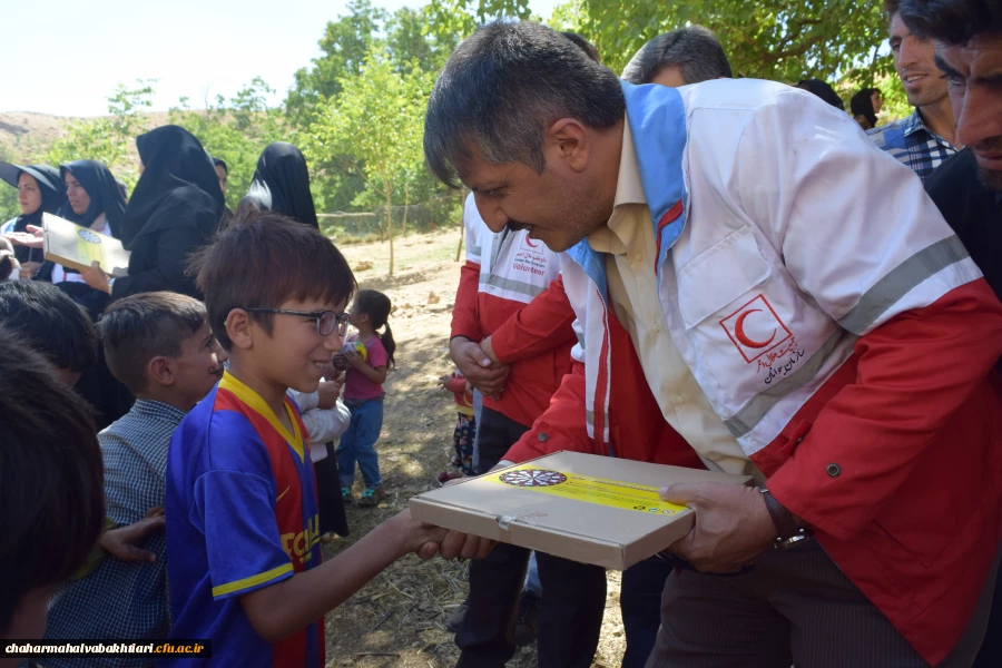 خدمات رسانی مشترک دانشگاه فرهنگیان و جمعیت هلال احمر در روستای محروم کریم آباد گوهرنگ