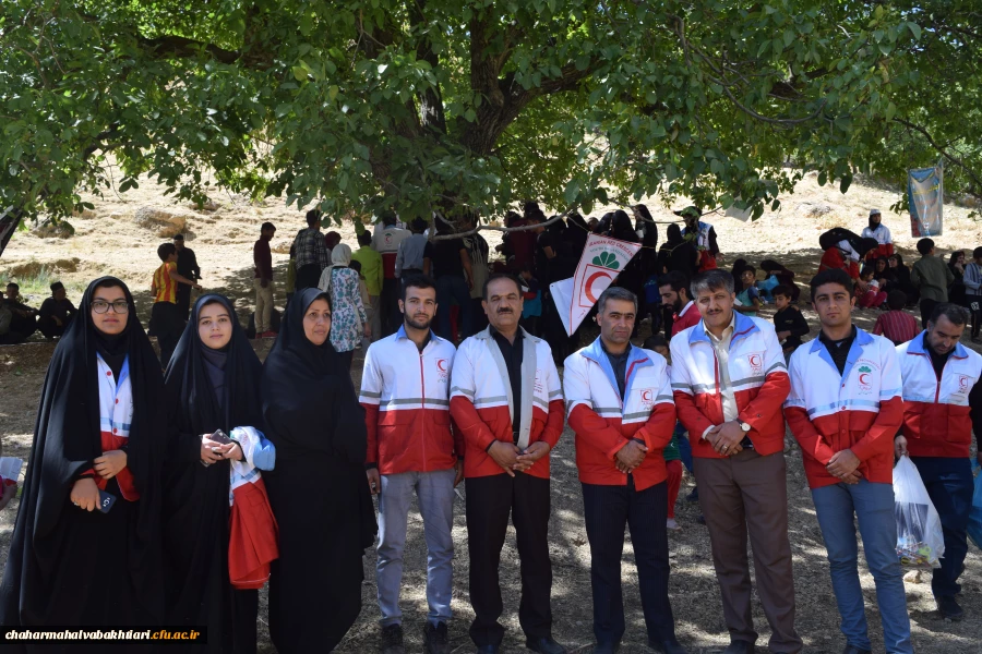 خدمات رسانی مشترک دانشگاه فرهنگیان و جمعیت هلال احمر در روستای محروم کریم آباد گوهرنگ