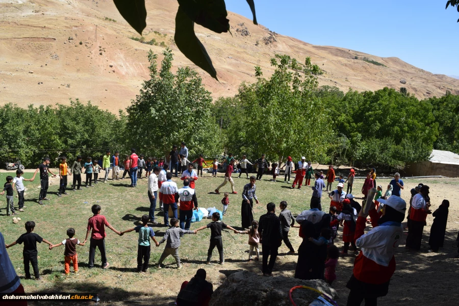 خدمات رسانی مشترک دانشگاه فرهنگیان و جمعیت هلال احمر در روستای محروم کریم آباد کوهرنگ