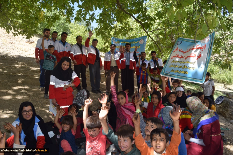 خدمات رسانی مشترک دانشگاه فرهنگیان و جمعیت هلال احمر در روستای محروم کریم آباد کوهرنگ