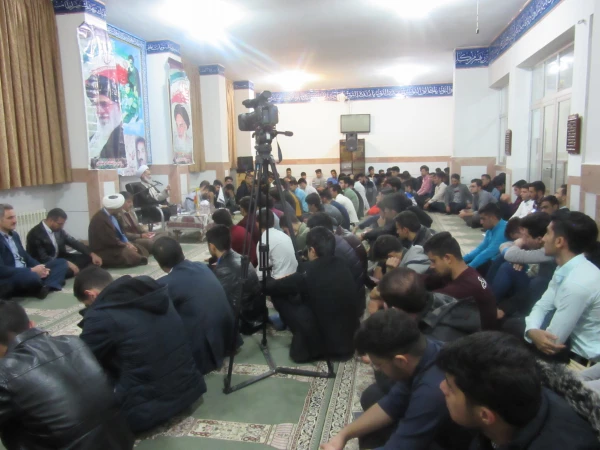 نشست صمیمی نماینده ولی فقیه استان چهارمحال و بختیاری با دانشجویان دانشگاه فرهنگیان 2