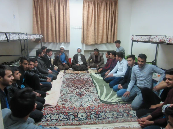 نشست صمیمی نماینده ولی فقیه استان چهارمحال و بختیاری با دانشجویان دانشگاه فرهنگیان 8