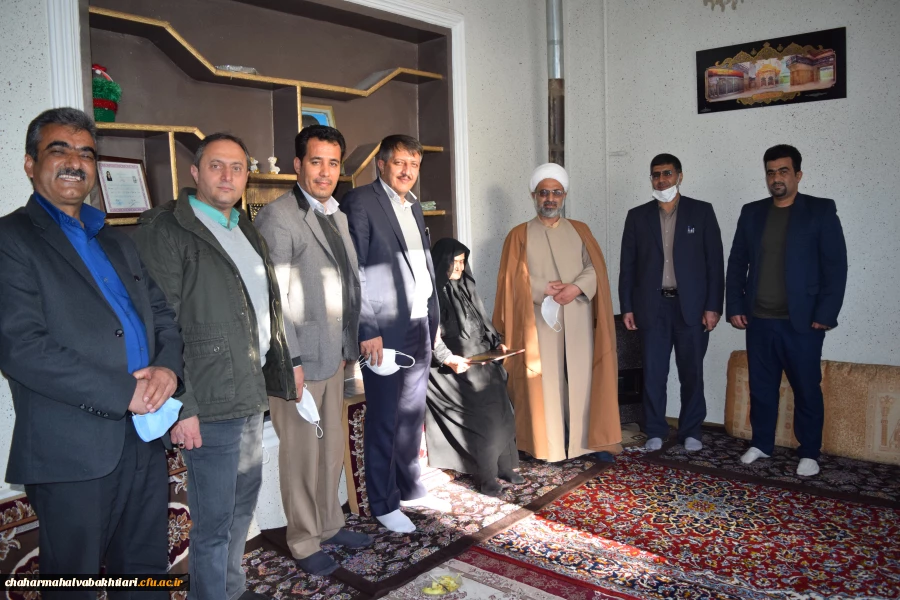 دیدار رییس دانشگاه فرهنگیان استان چهارمحال و بختیاری با خانواده های معزز شهدای دانشجو معلم 2