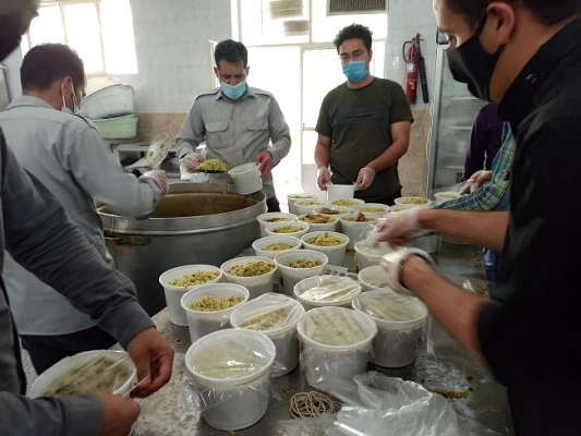پخت و توزیع 2000 پرس غذای نذری در دانشگاه فرهنگیان استان چهارمحال و بختیاری 2