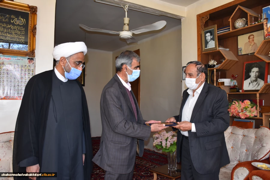 دیدار رییس دانشگاه فرهنگیان استان چهارمحال و بختیاری با خانواده شهید دانشجو معلم  5