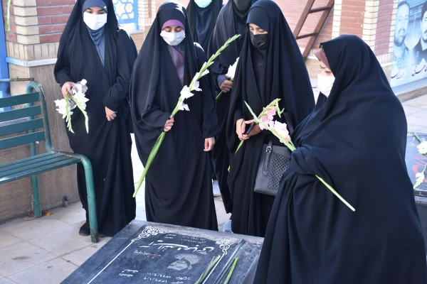 تجدید میثاق استادان، دانشجویان و کارکنان با آرمان های امام و شهدا 4