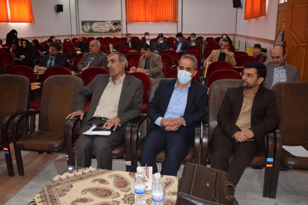 جلسه توجیهی و دوره ضمن خدمت مدیران و معلمان راهنمای کارورزی در پردیس شهید باهنر شهرکرد برگزار شد 4