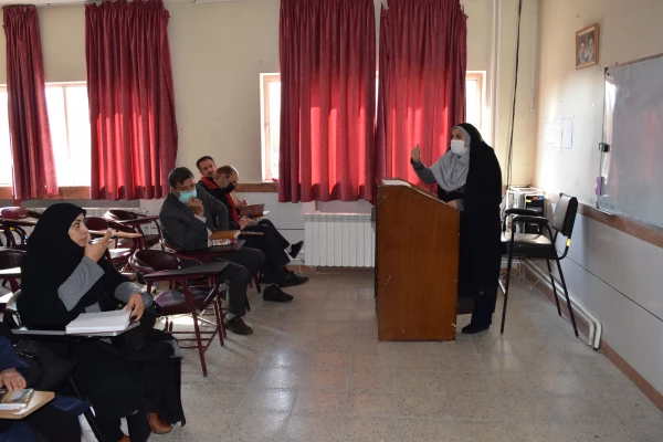 جلسه توجیهی و دوره ضمن خدمت مدیران و معلمان راهنمای کارورزی در پردیس شهید باهنر شهرکرد برگزار شد 6