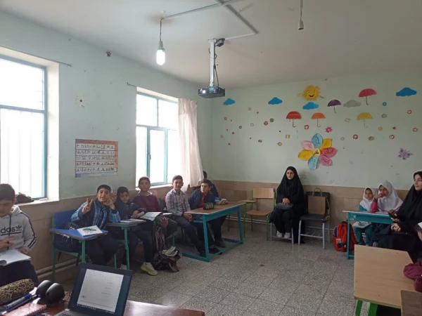   دانشجو معلمان کارورز پردیس شهید باهنر از کلاس های چند پایه منطقه گندمان بازدید نمودند 2