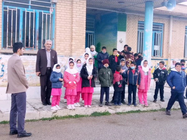   دانشجو معلمان کارورز پردیس شهید باهنر از کلاس های چند پایه منطقه گندمان بازدید نمودند 9