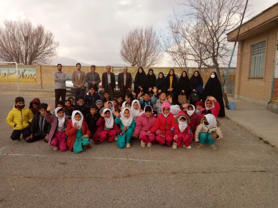   دانشجو معلمان کارورز پردیس شهید باهنر از کلاس های چند پایه منطقه گندمان بازدید نمودند 11