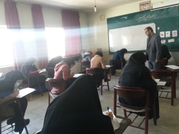 بازدید رییس دانشگاه فرهنگیان از نحوه برگزاری آزمون های نیمسال اول سال تحصیلی 1402-1401 5