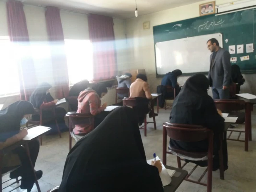 بازدید رییس دانشگاه فرهنگیان از نحوه برگزاری آزمون های نیمسال اول سال تحصیلی 1402-1401 5