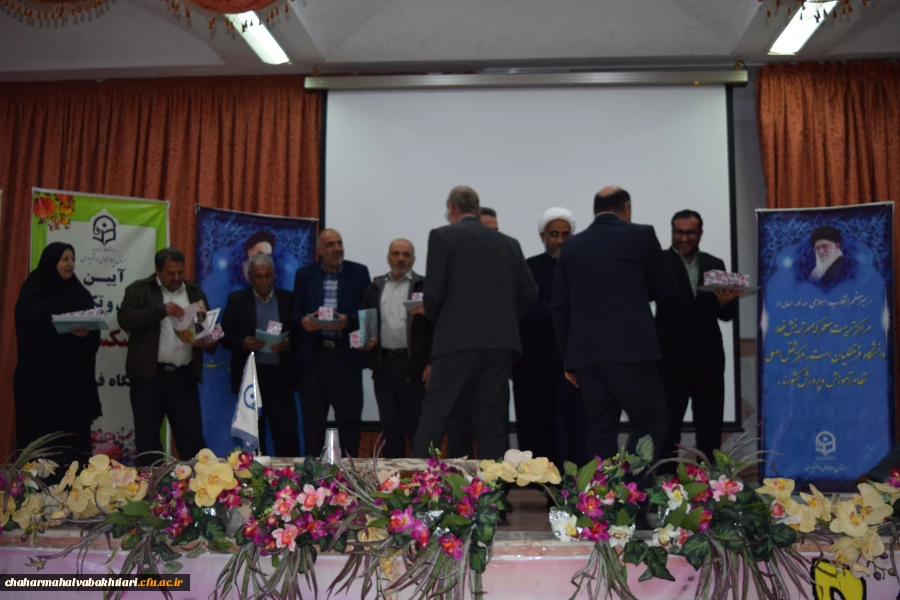 برگزاری مراسم تجلیل از پیشکسوتان دانشگاه فرهنگیان استان چهارمحال وبختیاری

 5