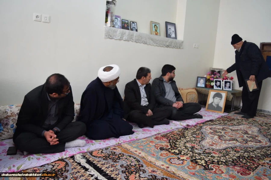دیدار مسئولین دانشگاه فرهنگیان استان چهارمحال و بختیاری با خانواده شهید دانشجو معلم  2