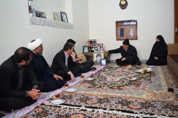 دیدار مسئولین دانشگاه فرهنگیان استان چهارمحال و بختیاری با خانواده شهید دانشجو معلم  5
