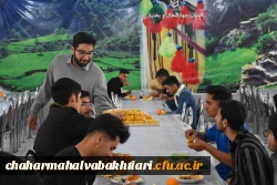 پخش شیرینی به مناسبت عملیات وعده صادق