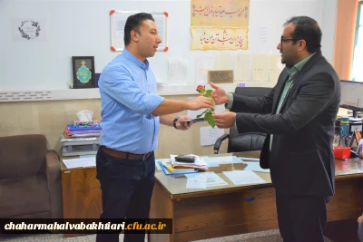 به مناسبت هفته معلم و گرامیداشت مقام استاد:

تقدیر از اساتید و کارمندان دانشگاه فرهنگیان استان