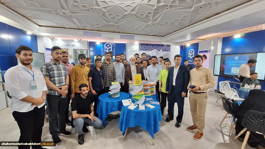 بازدید دانشجو معلمان از نمایشگاه کتاب تهران 2