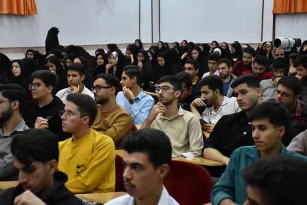 برگزاری نشست فرهنگی و تحلیلی با حضور اساتید برجسته در دانشگاه فرهنگیان استان چهارمحال و بختیاری 7