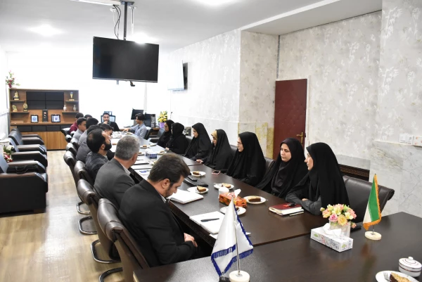 نشست صمیمی رئیس دانشگاه فرهنگیان استان با اعضای شورای صنفی دانشجویان
 3