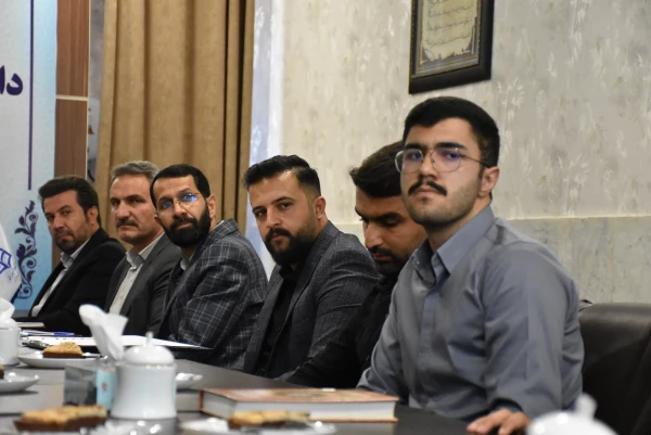 نشست صمیمی رئیس دانشگاه فرهنگیان استان با اعضای شورای صنفی دانشجویان
 6