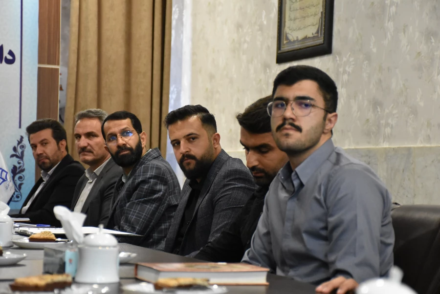 نشست صمیمی رئیس دانشگاه فرهنگیان استان با اعضای شورای صنفی دانشجویان
 6