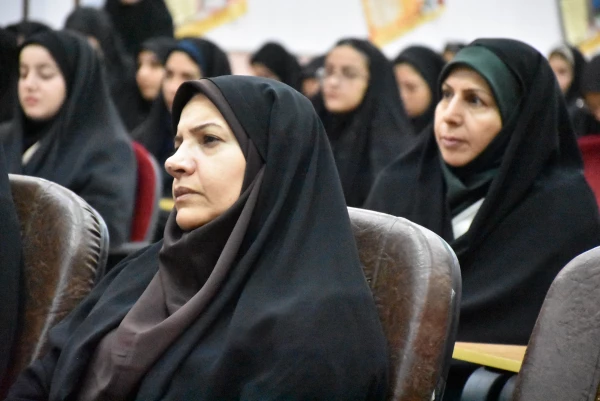 عطر ایثار  و شهادت در پردیس شهید باهنر شهرکرد 7