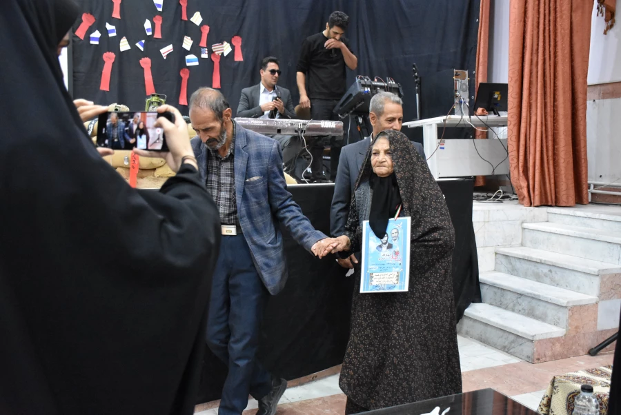 عطر ایثار  و شهادت در پردیس شهید باهنر شهرکرد 19