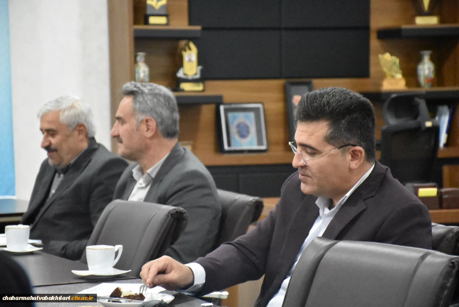 کتاب و کتابخوانی؛ اساس توسعه علمی و فرهنگی جامعه
 14