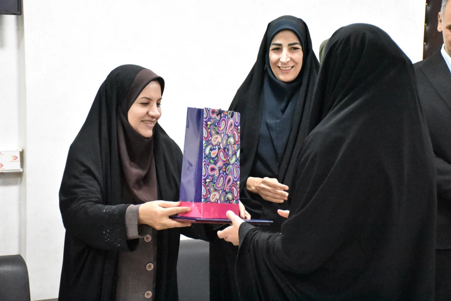 درخشش نخبگان دانشگاه فرهنگیان استان در جشنواره های کشوری؛تقدیر از ستارگان علمی و فرهنگی دانشگاه
 4