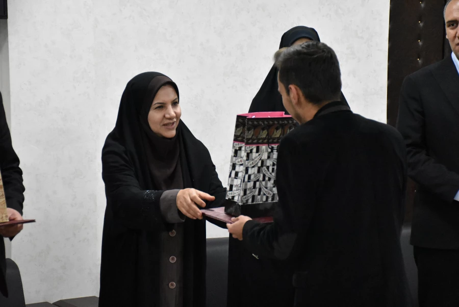 درخشش نخبگان دانشگاه فرهنگیان استان در جشنواره های کشوری؛تقدیر از ستارگان علمی و فرهنگی دانشگاه
 4