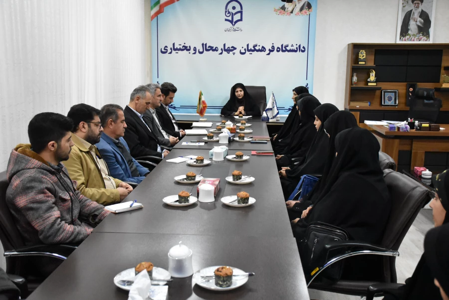 درخشش نخبگان دانشگاه فرهنگیان استان در جشنواره های کشوری؛تقدیر از ستارگان علمی و فرهنگی دانشگاه
 4