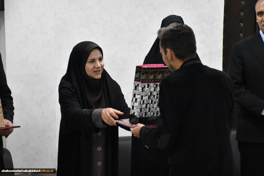 درخشش نخبگان دانشگاه فرهنگیان استان در جشنواره های کشوری؛تقدیر از ستارگان علمی و فرهنگی دانشگاه
