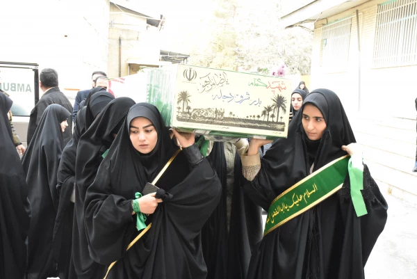 آرامشِ آسمانی در آغوشِ دانشگاه فرهنگیان؛ لحظه ای که یک شهید گمنام دل های دانشجویان را به تپش انداخت 7