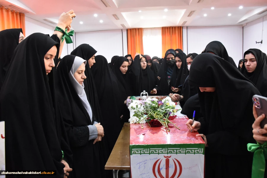 آرامشِ آسمانی در آغوشِ دانشگاه فرهنگیان؛ لحظه ای که یک شهید گمنام دل های دانشجویان را به تپش انداخت
