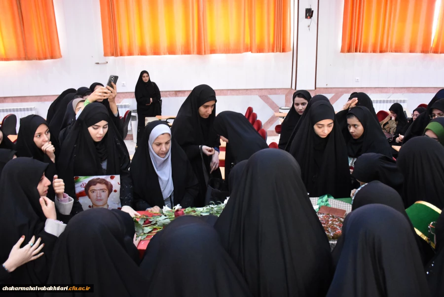 آرامشِ آسمانی در آغوشِ دانشگاه فرهنگیان؛ لحظه ای که یک شهید گمنام دل های دانشجویان را به تپش انداخت
