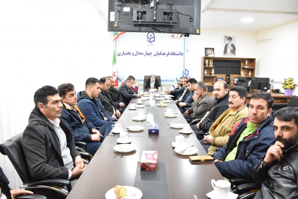 تأکید بر رسیدگی به مطالبات کارکنان آشپزخانه و ارتقای کیفیت غذای دانشجویان 2